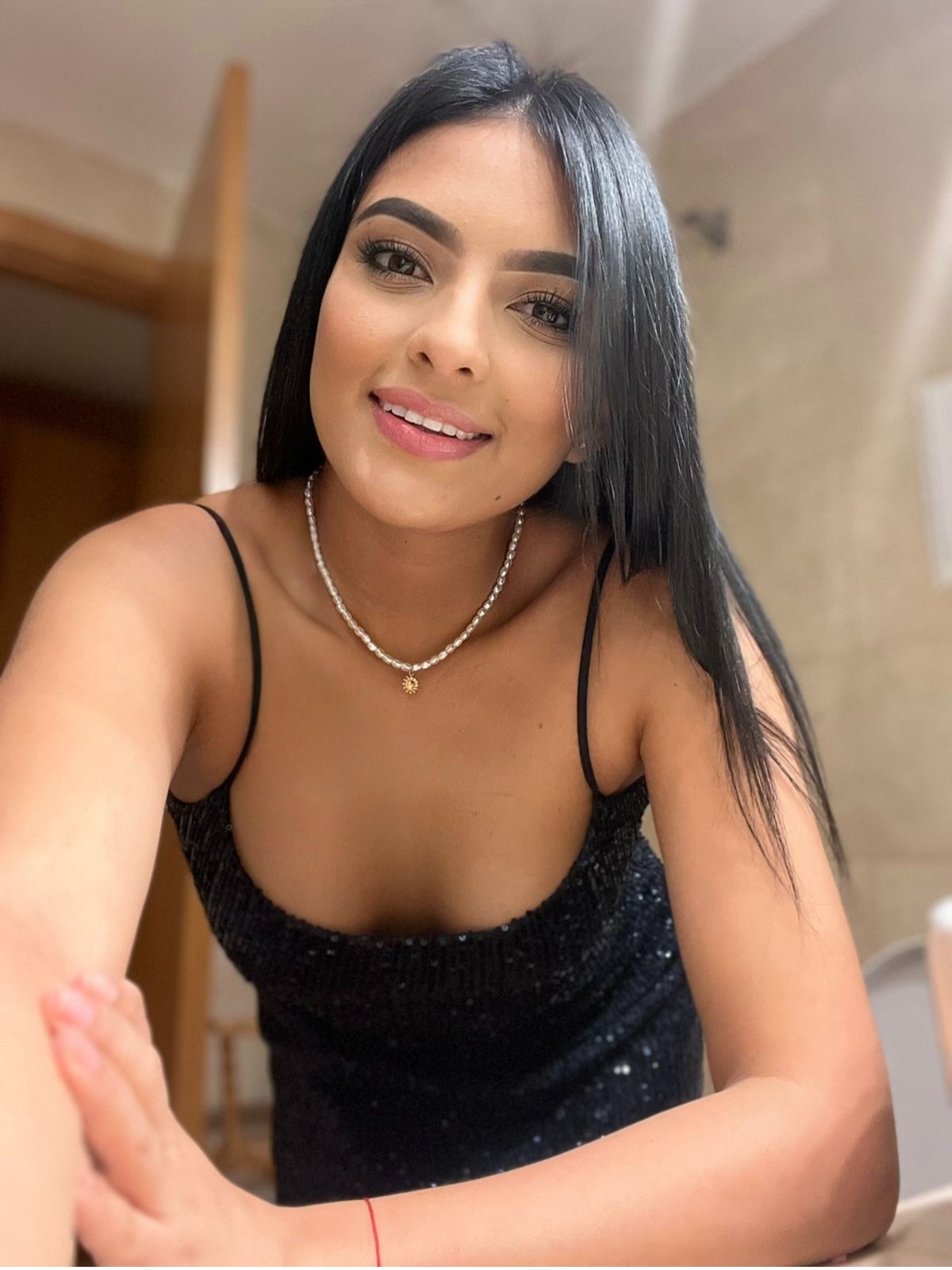 Escort - VALENTINA - Ibiza Tops